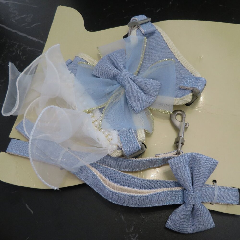 Small dog leash Blue w/ pretty dress harness Brand New